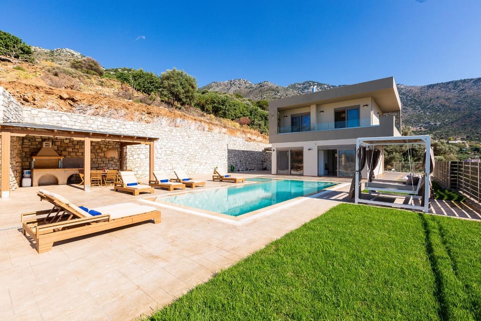 Property building, BBQ facilities, Swimming pool, Swimming pool