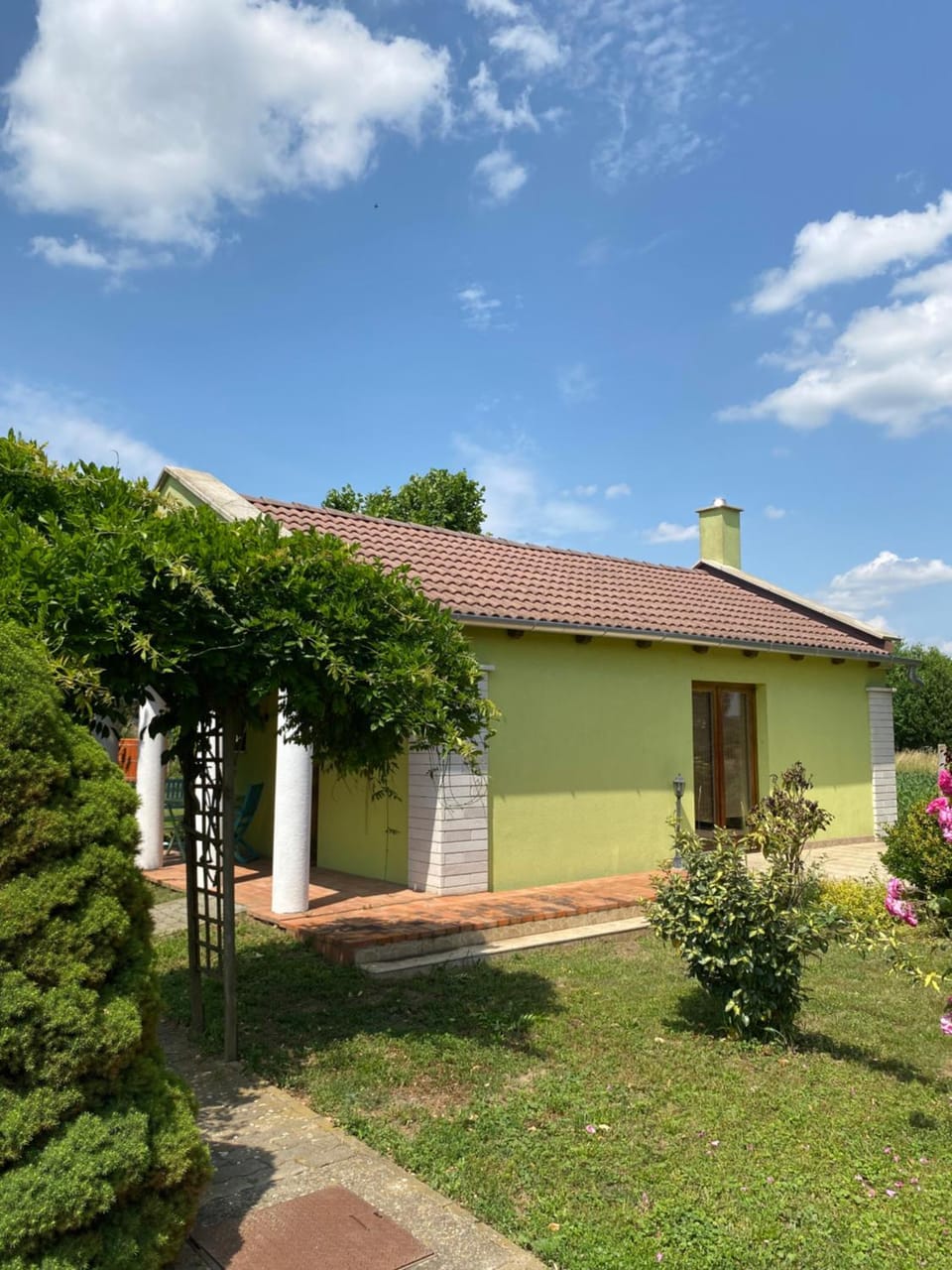 Property building, Day, Garden, Balcony/Terrace, Garden view