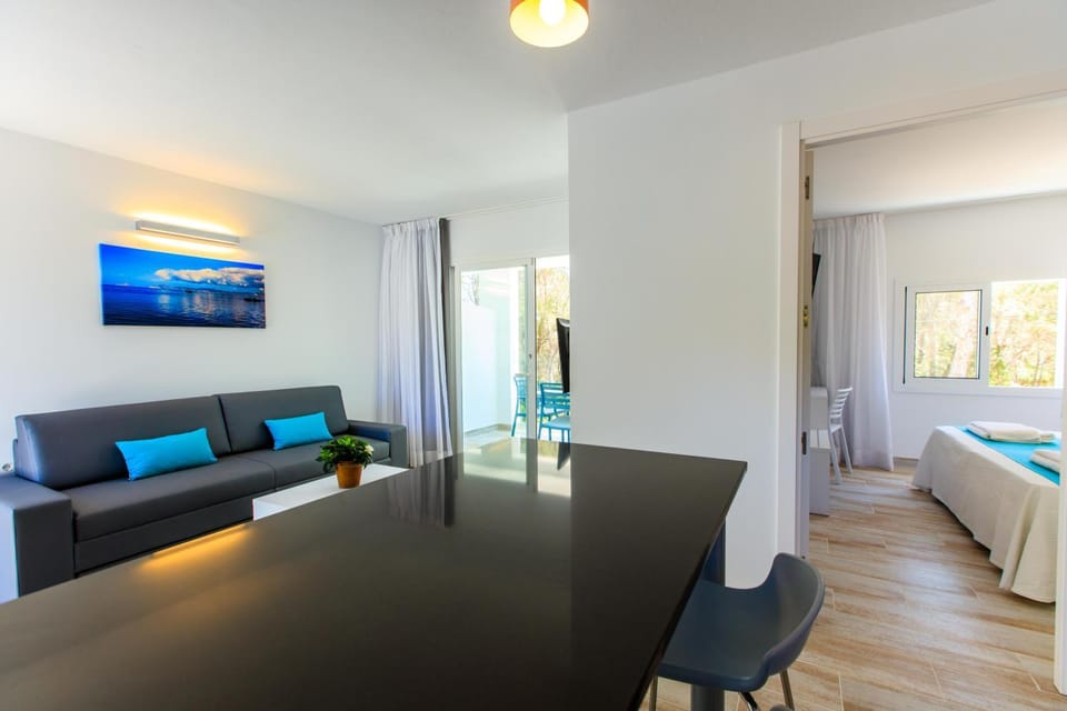 Living room, Photo of the whole room, Dining area