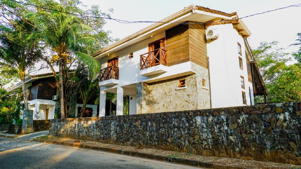 Property building, Day, Street view