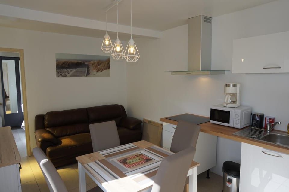 Kitchen or kitchenette, Living room, Dining area