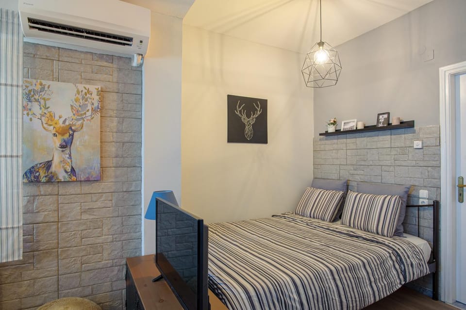 La Casa - traditionally elegant apt 38m2 w prk grd Apartment in Peloponnese, Western Greece and the Ionian