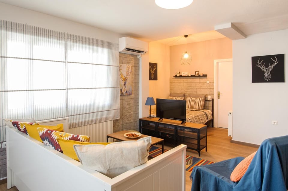 La Casa - traditionally elegant apt 38m2 w prk grd Apartment in Peloponnese, Western Greece and the Ionian