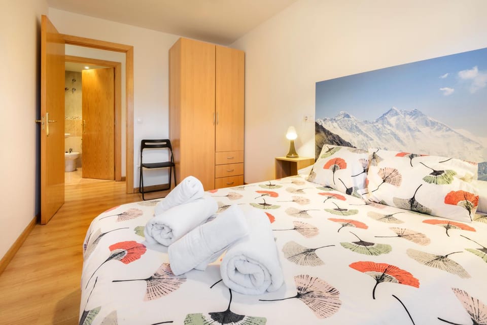 Bed, Photo of the whole room, Bedroom, towels, wardrobe