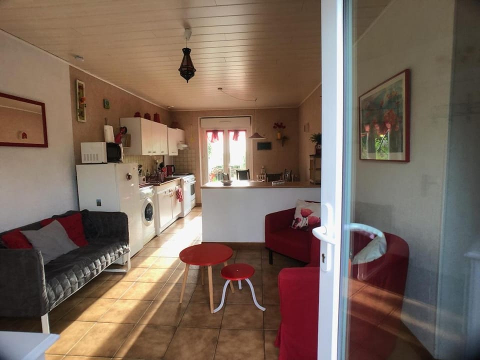 Facade/entrance, Coffee/tea facilities, Balcony/Terrace, Kitchen or kitchenette, Living room, locker, kitchen