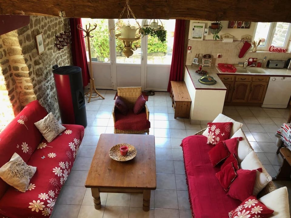 Kitchen or kitchenette, Living room, Seating area, Dining area, fireplace