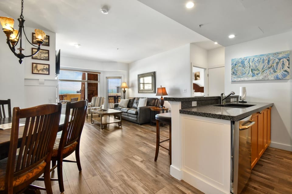 Kitchen or kitchenette, Living room, Dining area