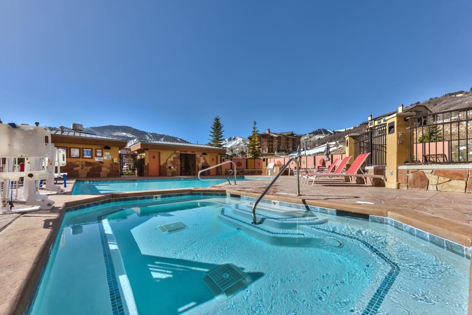 Hot Tub, Swimming pool