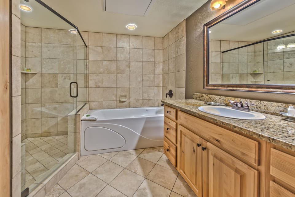 Steps to skiing, hotel room, mountain views, shared hot tub, sauna, steam room, fitness room 223A House in Wasatch County