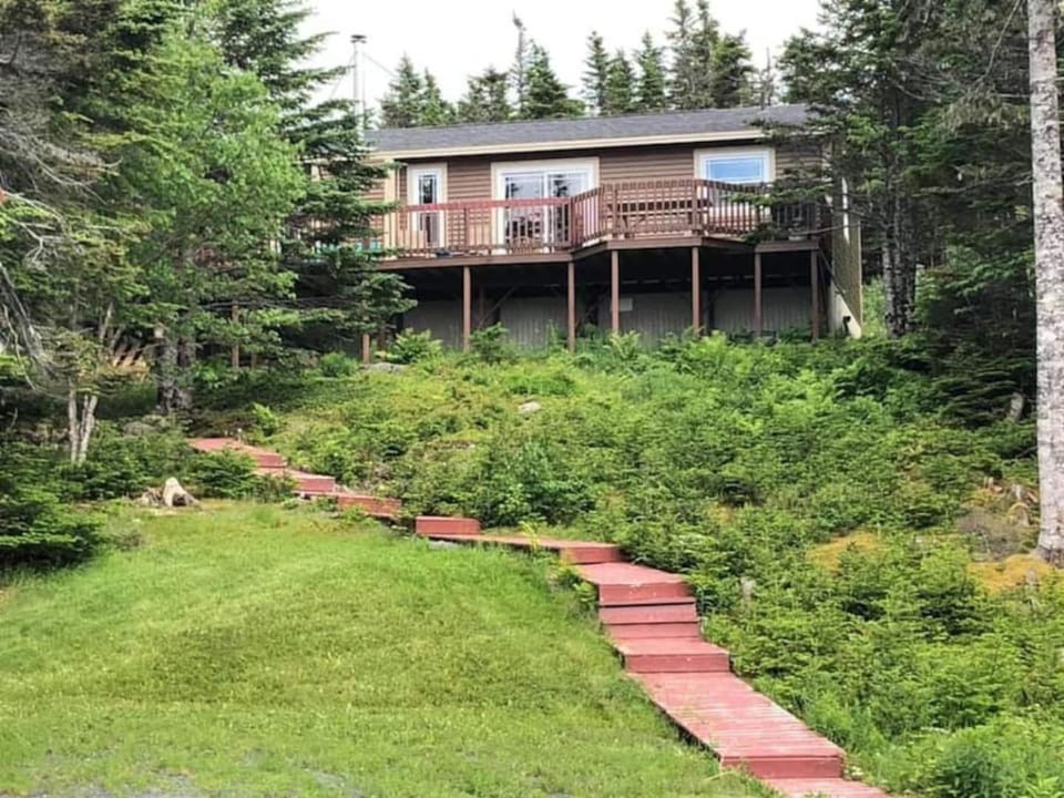BEST View Wonderland-Cozy Cabin on Pond Cabin in Newfoundland and Labrador