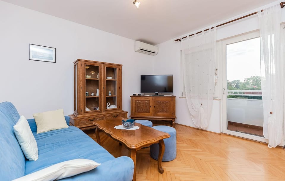 TV and multimedia, Living room, Photo of the whole room, Seating area