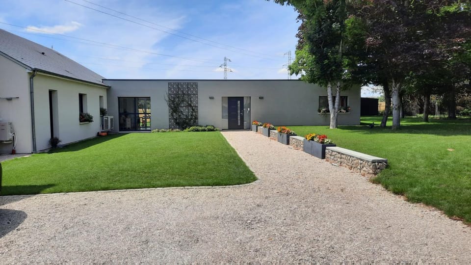 Property building, Facade/entrance, Parking