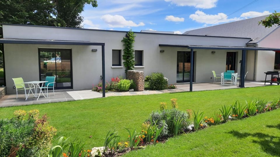 Property building, Patio, Garden, Garden view