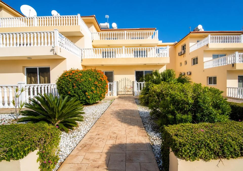 Lovely one bedroom flat in a prime location near Nissi Beach in Ayia Napa with a beautiful terrace free parking and just minutes from the sea and all main amenities Apartment in Ayia Napa