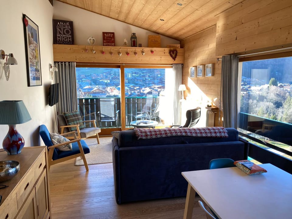 Balcony/Terrace, Living room, Mountain view