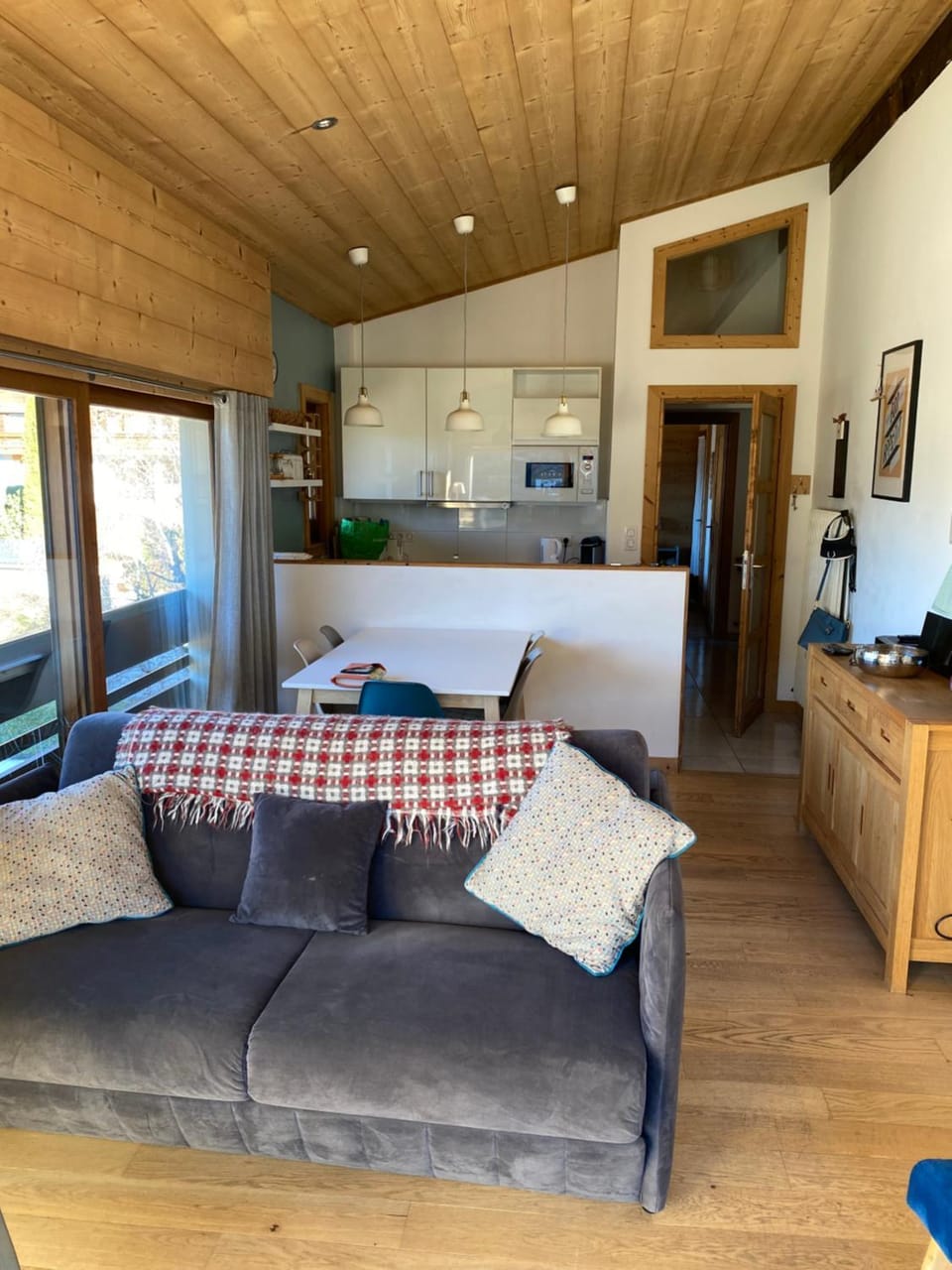 Kitchen or kitchenette, Living room, minibar, pet friendly