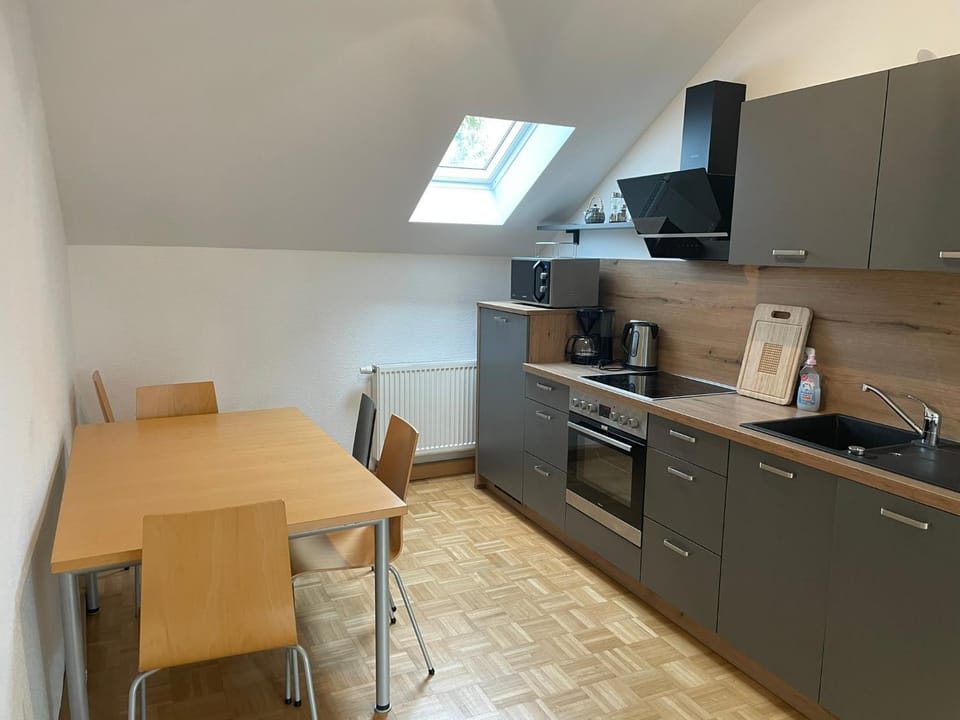 Coffee/tea facilities, Kitchen or kitchenette, Dining area, minibar, pet friendly, stove