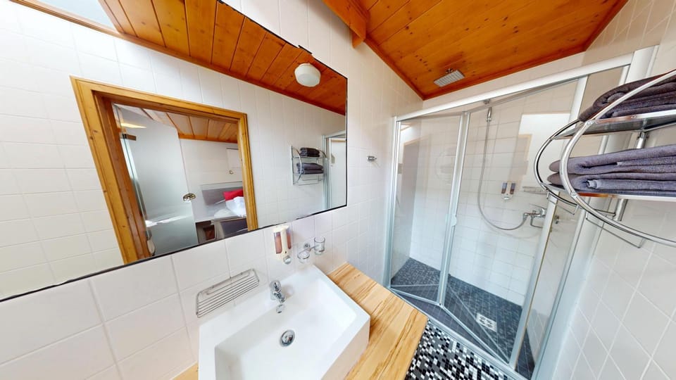 Shower, Bathroom, towels