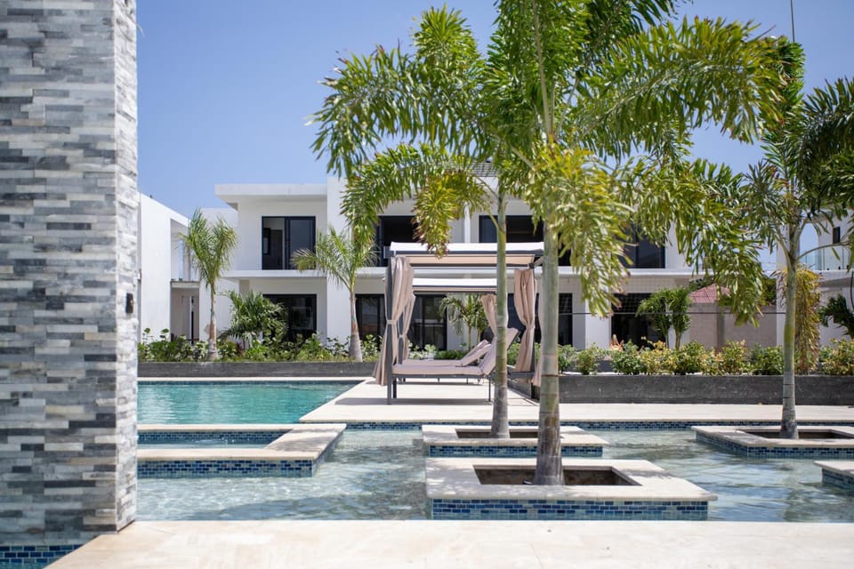 Property building, Swimming pool