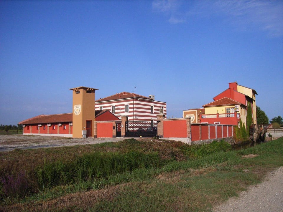 Facade/entrance, Day, Property logo or sign, Bird's eye view, Summer, Balcony/Terrace, On site, Street view