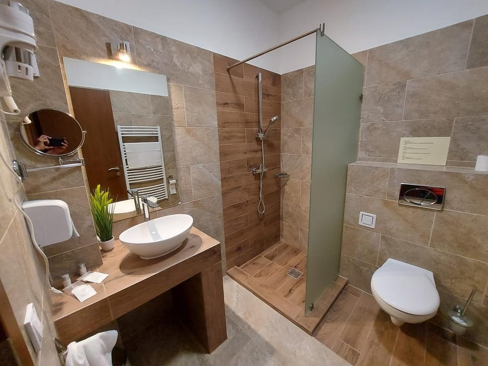 Bathroom, Photo of the whole room