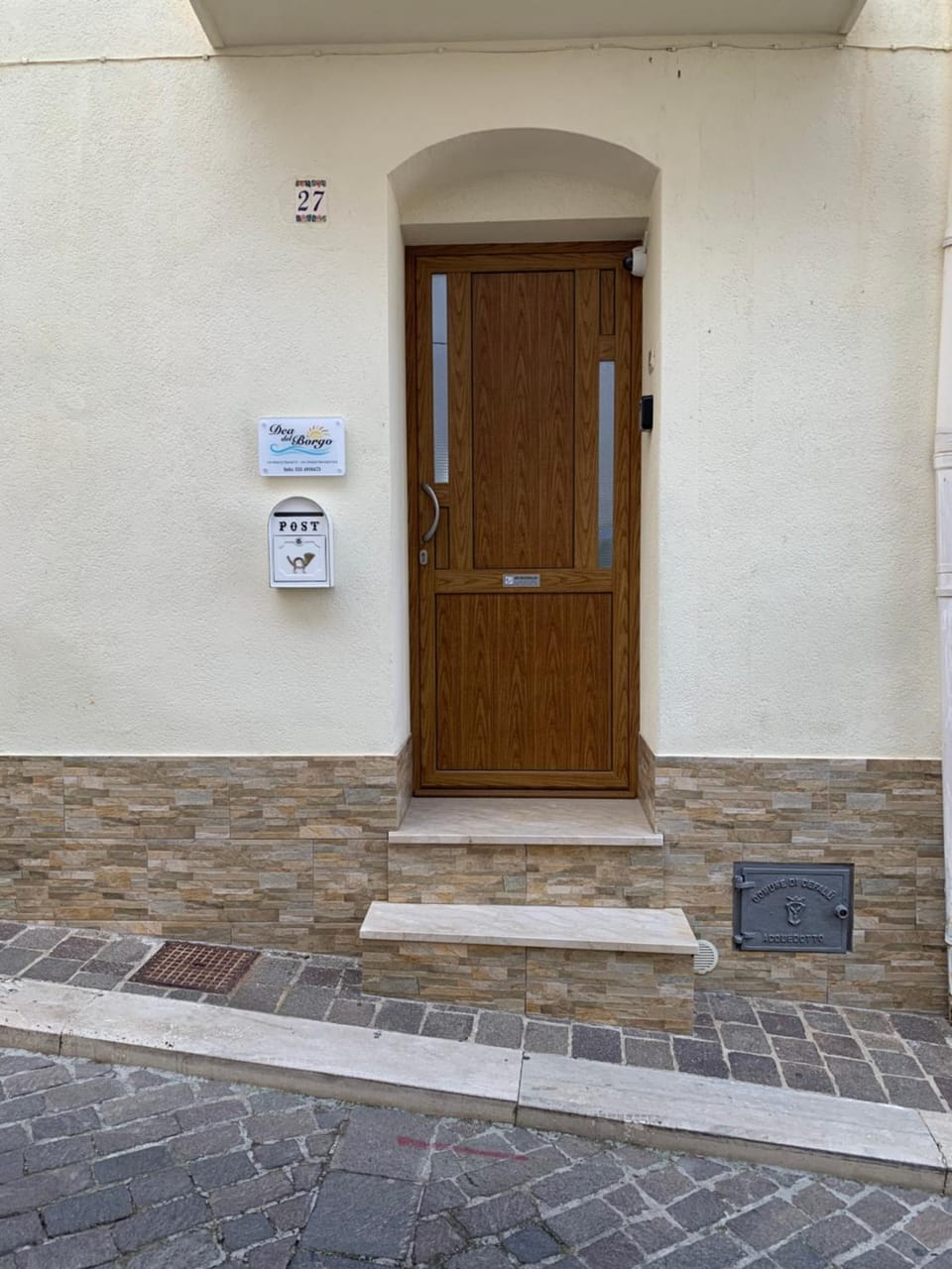 Facade/entrance