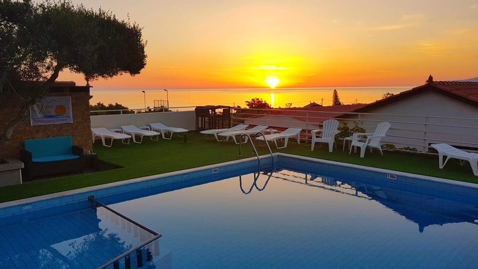 View (from property/room), Pool view, Sea view, Sunrise