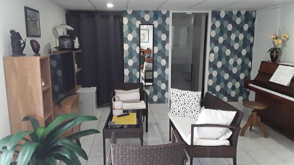 TV and multimedia, Seating area
