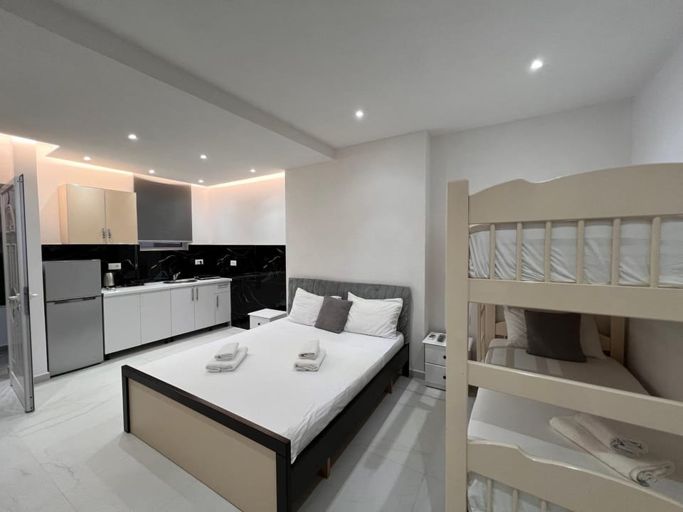 Vila Fredi Apartment in Ksamil