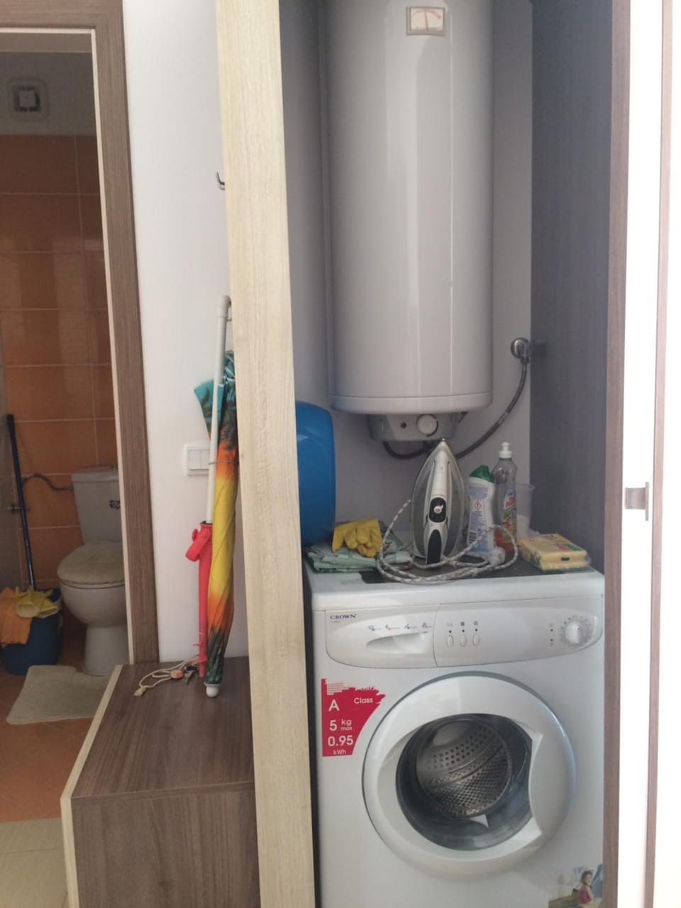 Toilet, Bathroom, Photo of the whole room, Decorative detail