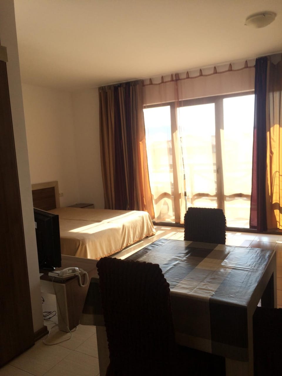 Bed, TV and multimedia, Photo of the whole room, Bedroom