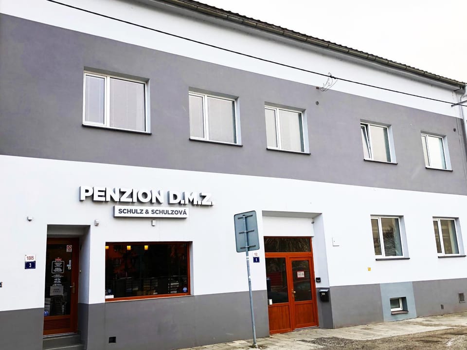 Facade/entrance