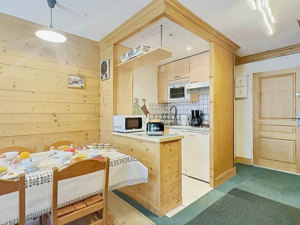 Tignes Val Claret: Confort 2 Pièces, Balcon, 6 Pers - FR-1-411-405 Apartment in Tignes