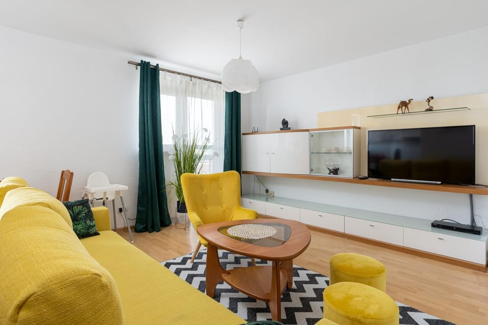Communal lounge/ TV room, Living room, Seating area