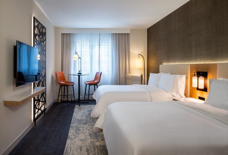 Bed, TV and multimedia, Bedroom