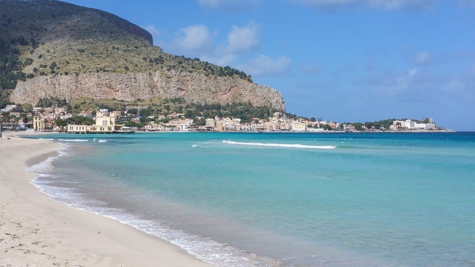 Neighbourhood, Natural landscape, Beach