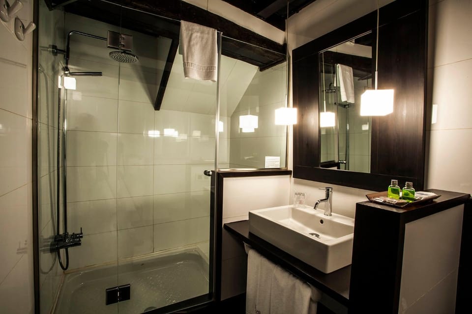Shower, Bathroom, towels