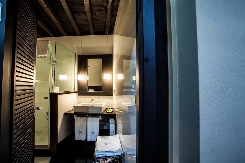 Bathroom, towels