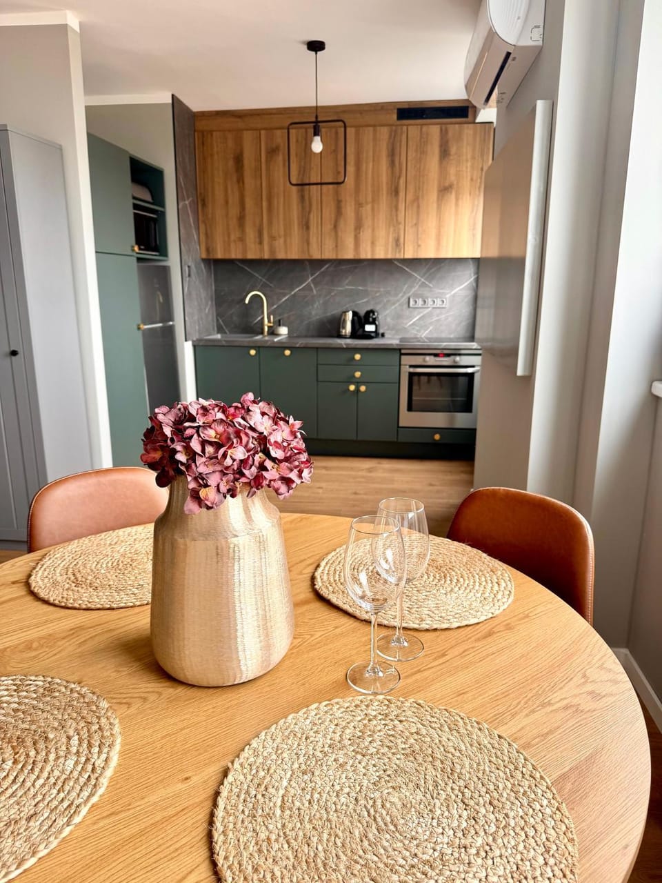 Dining area, kitchen