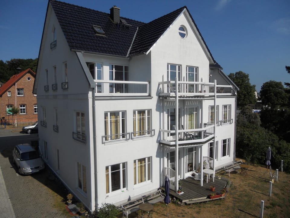 Facade/entrance, Bird's eye view