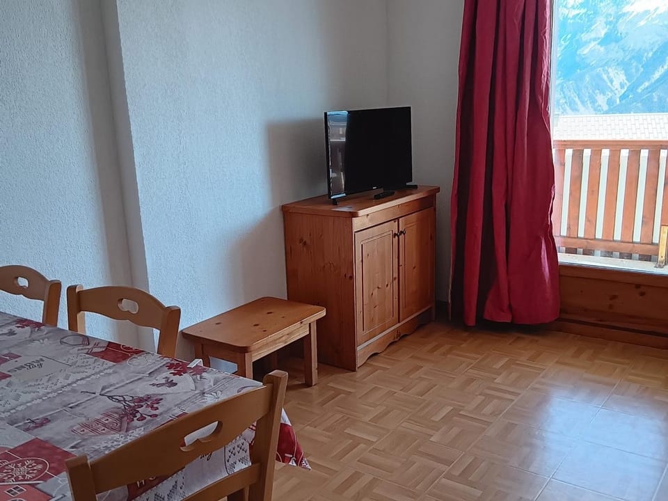 Appartement 2 Pièces 6 Personnes avec Balcon à Puy-Saint-Vincent - FR-1-504-108 Apartment in Provence-Alpes-Côte d'Azur