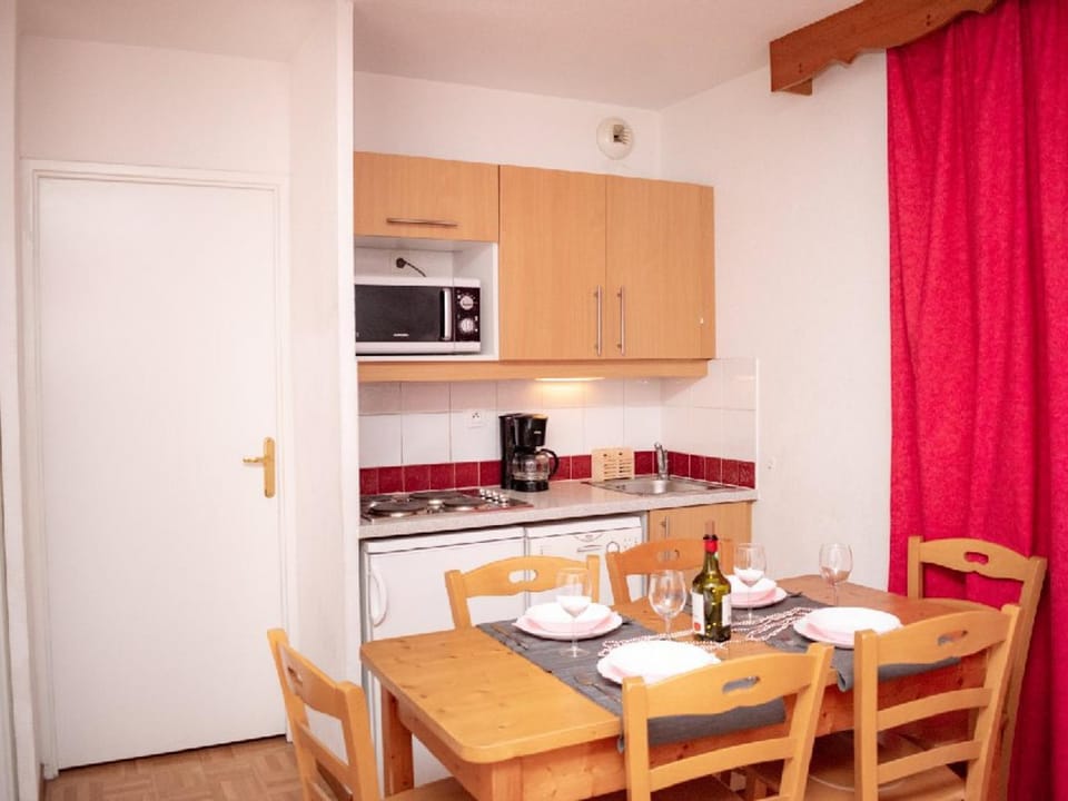 Appartement 3 pièces, 6 pers, balcon, ski, Puy-Saint-Vincent - FR-1-504-130 Apartment in Provence-Alpes-Côte d'Azur