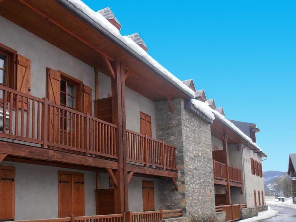 Charmant 2 Pièces à Vignec avec Terrasse, 6 Pers - FR-1-504-140 Apartment in Saint-Lary-Soulan