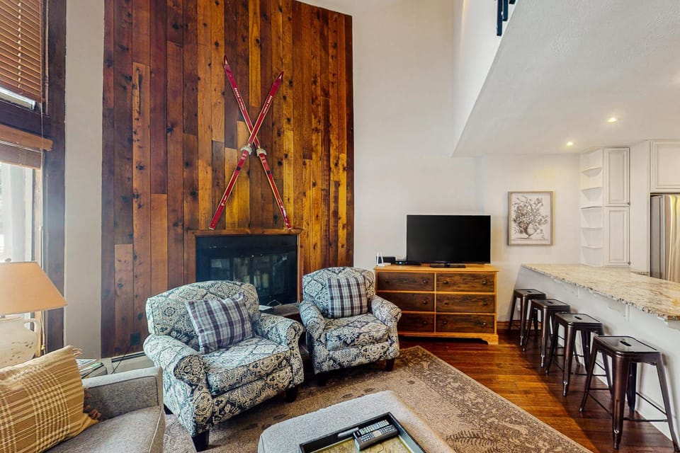 Golf & Ski Premier Apartment in Eagle County