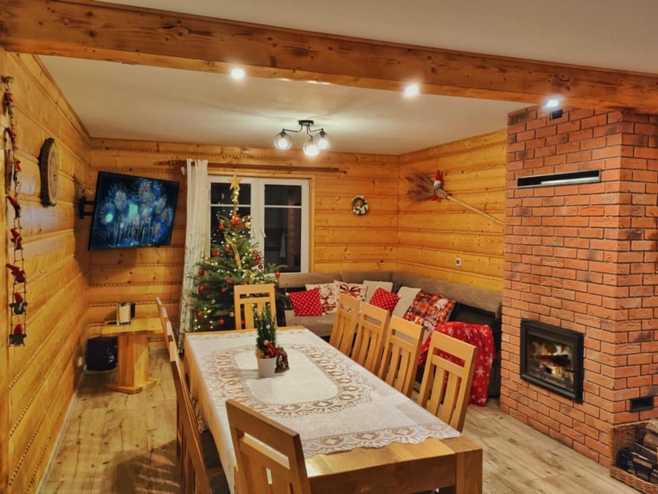TV and multimedia, Living room, Dining area, fireplace