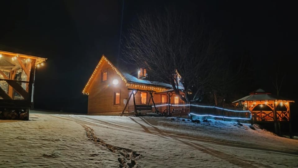 Property building, Night, BBQ facilities, Hot Tub, Balcony/Terrace