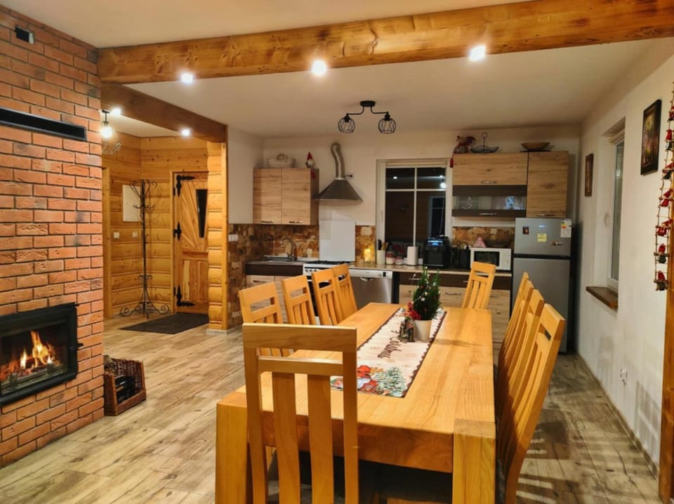 Facade/entrance, Kitchen or kitchenette, Dining area, dishwasher, fireplace