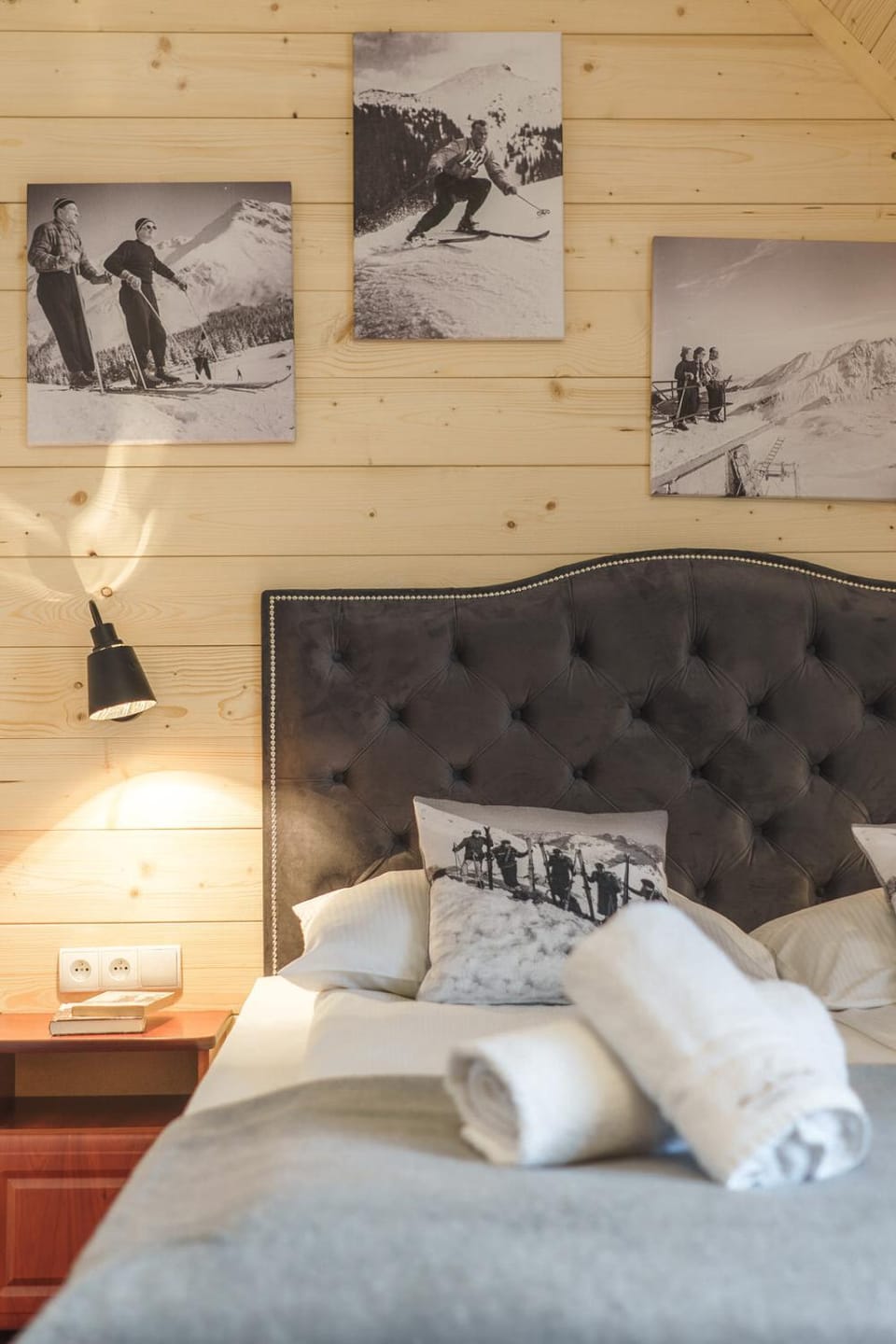 Bed, Balcony/Terrace, Photo of the whole room, Decorative detail, Bedroom
