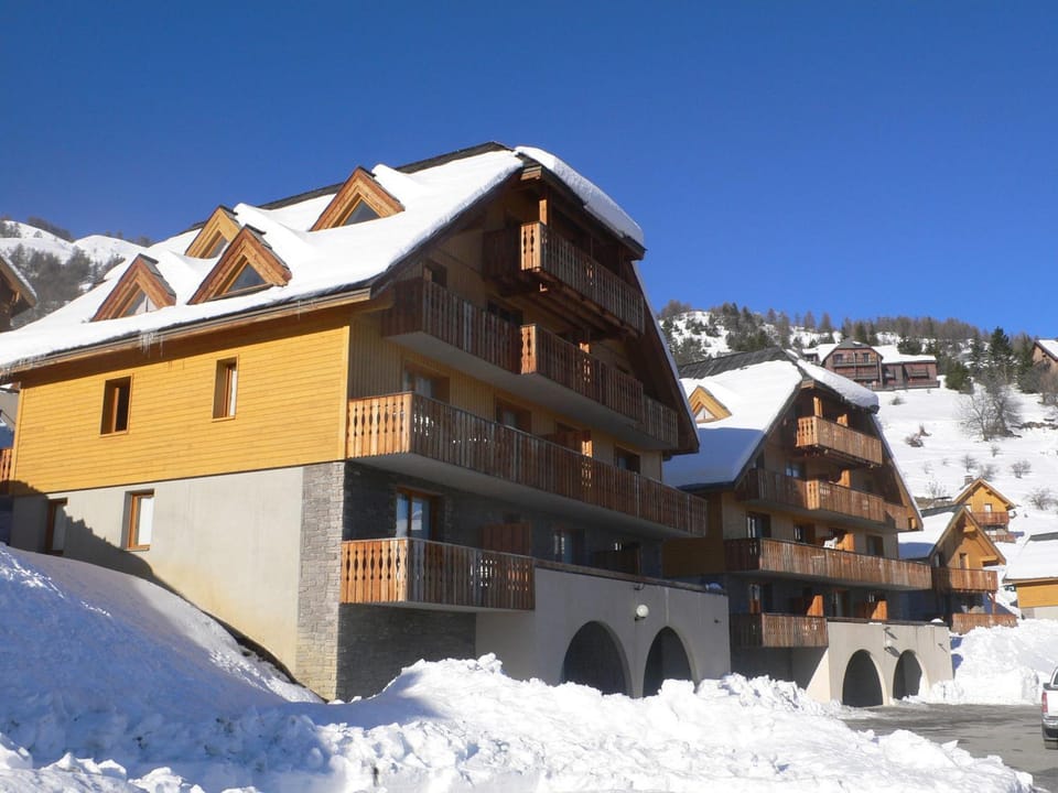 Duplex 1 Pièce 6 Pers avec Balcons et Parking - FR-1-504-167 Apartment in Uvernet-Fours