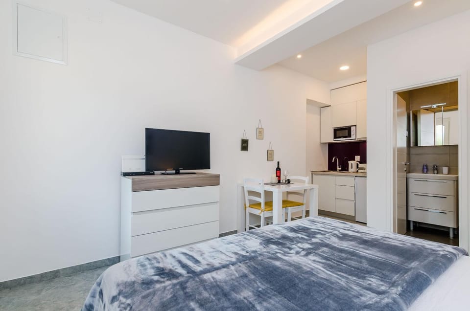 TV and multimedia, Bedroom